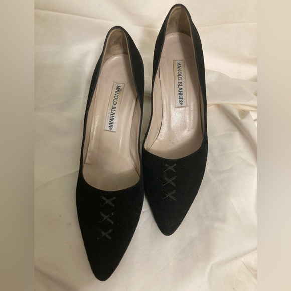 MANOLO BLAHNIK  Low Heel Suede Pumps  37 Black - Picture 2 of 9
